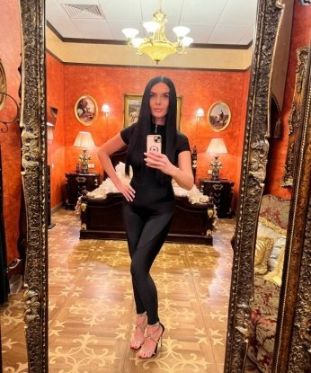 У меня встречи наполнены нежностью и страстью, я создам атмосферу, в которой ты сможешь полностью расслабиться. У меня есть опыт и умение провести время так, чтобы ты ощутил настоящее удовольствие. Мои услуги нацелены на удовлетворение твоих желаний. Я живу в Москве, и могу встретиться с тобой в любом удобном для тебя месте. Мои клиенты отмечают мою профессионализм и позитивный настрой. Возможно, твои фантазии сделают нас обоих счастливее 😉. В моем портфолио ты найдешь обновленные фото и отзывы. Доверься мне и позволь мне показать, на что я способна! 💋 Вероника
